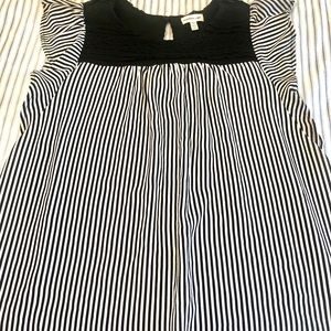 Girls NWOT crepe top Black & White Stripe.